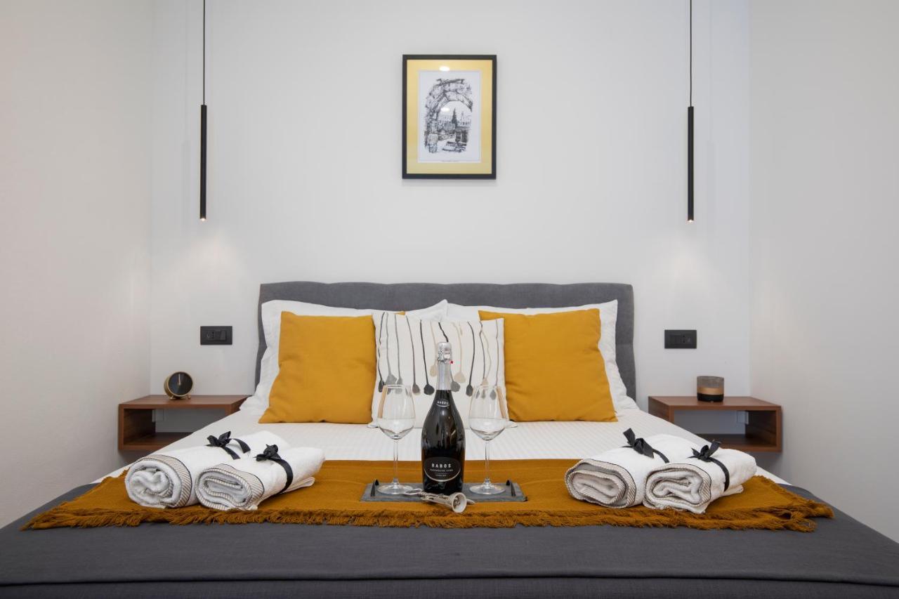 Deluxe Rooms And Apartments Korzo Pula Exterior photo
