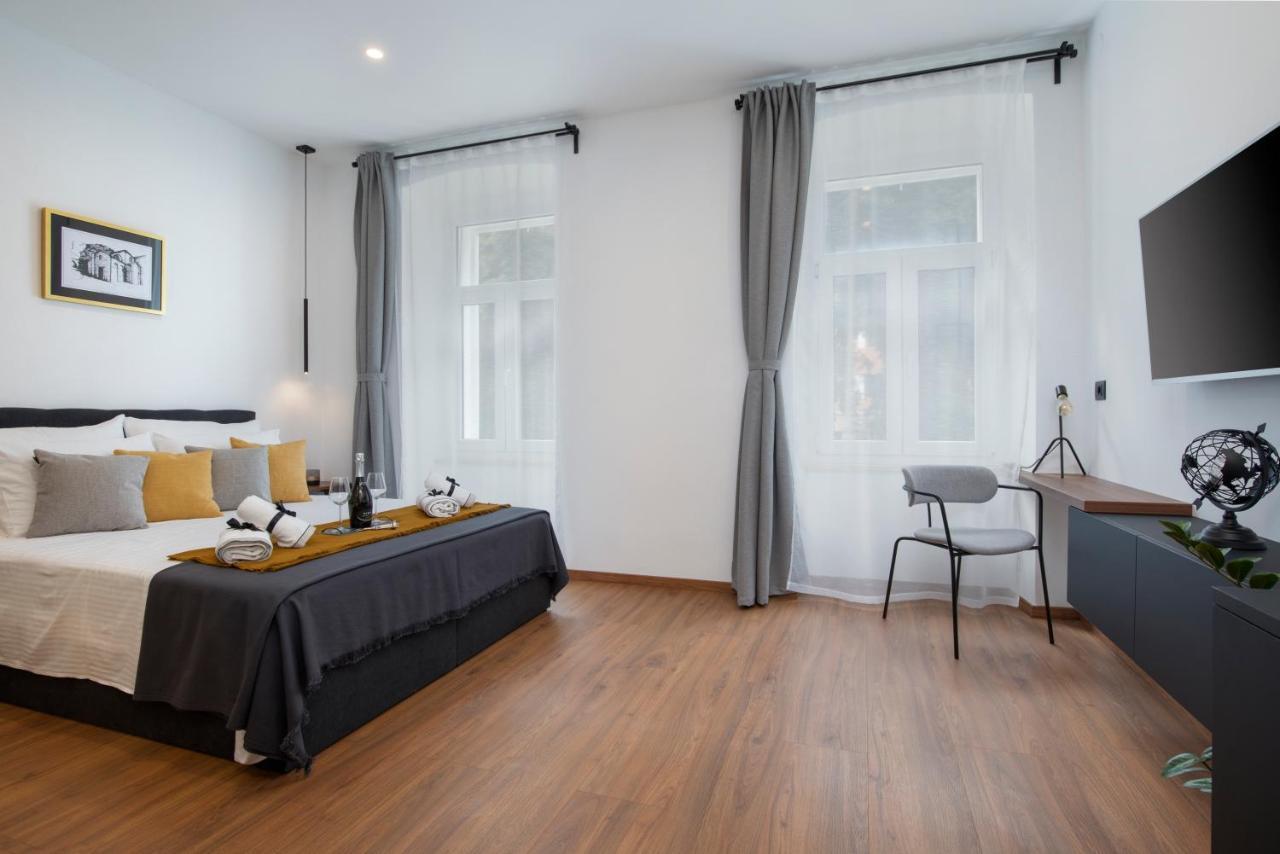 Deluxe Rooms And Apartments Korzo Pula Exterior photo