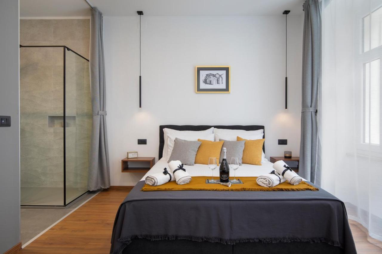 Deluxe Rooms And Apartments Korzo Pula Exterior photo